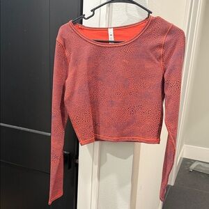 Cropped long sleeve shirt lululemon red patterned size 8